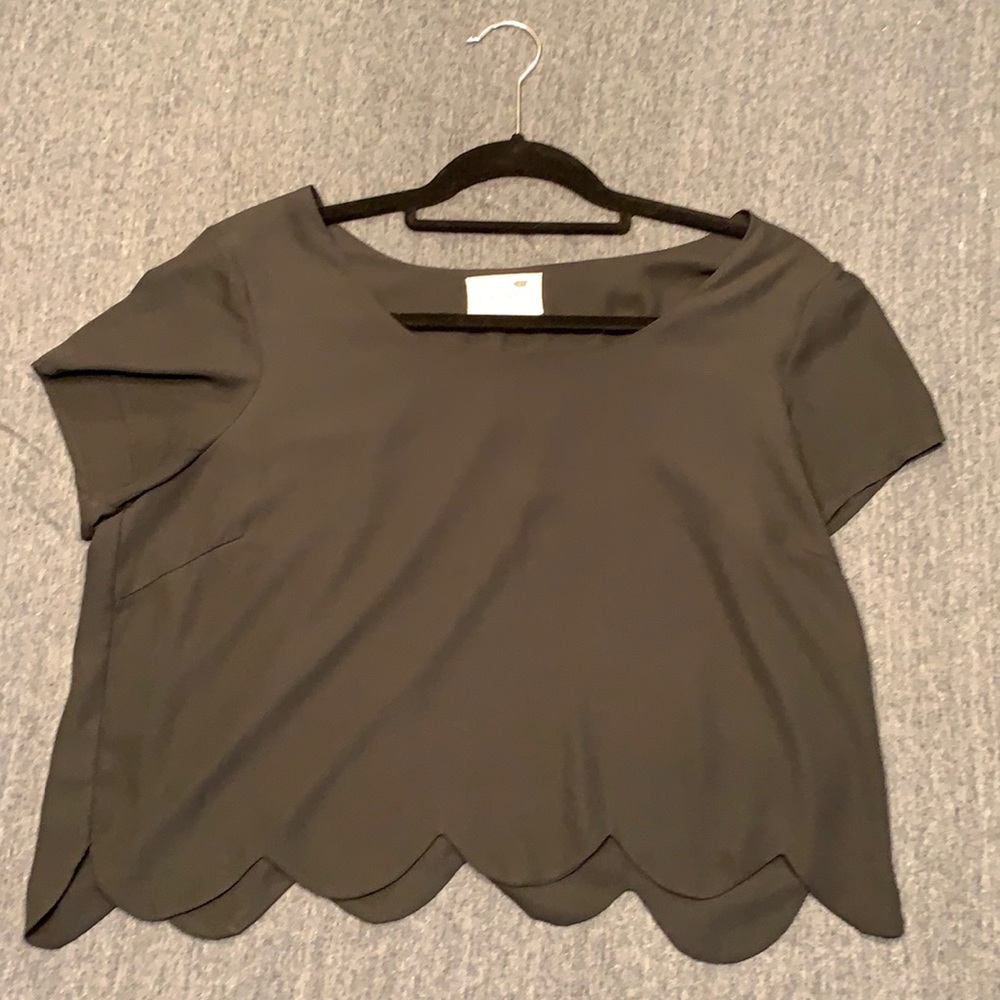 Loose fitting crop top with scalloped bottom